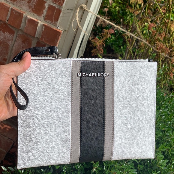 Michael Kors Handbags - Michael kors central stripe LG signature wristlet